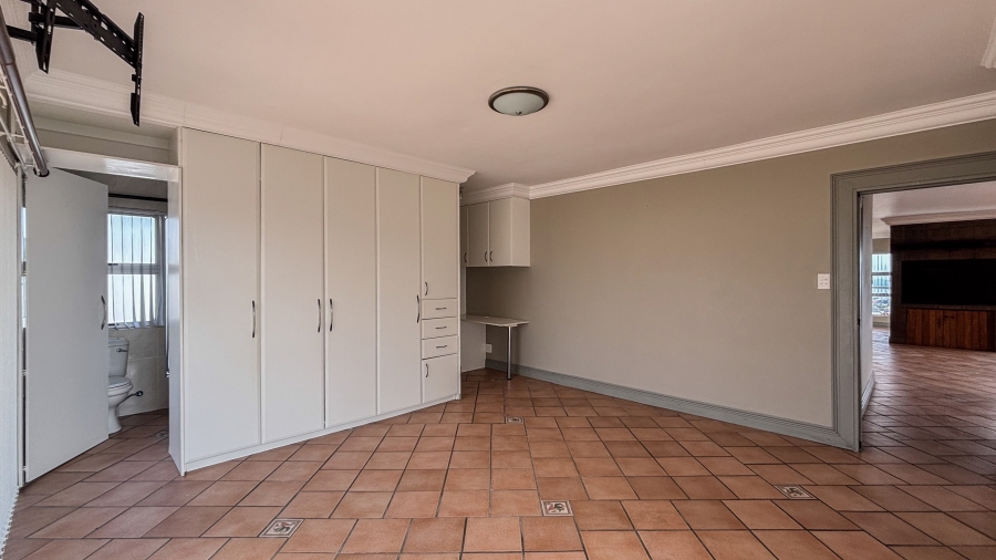 To Let 5 Bedroom Property for Rent in Myburgh Park Western Cape
